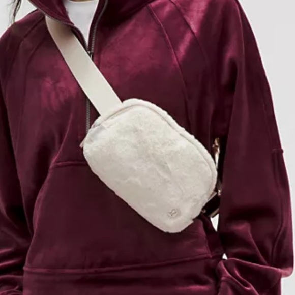 New Lululemon Everywhere Belt Bag Plush Fleece white - Picture 2 of 10
